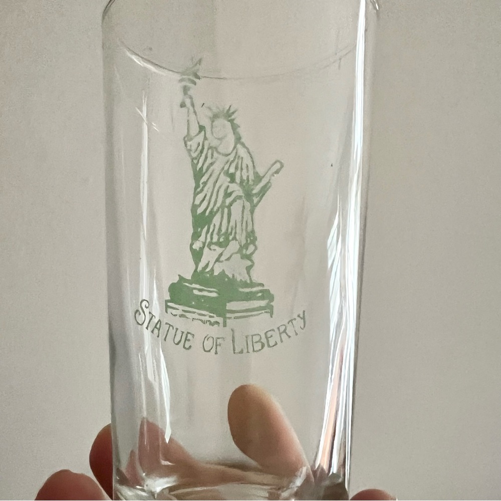 Set of Statue of Liberty glasses 7 in all and beautiful condition clear …